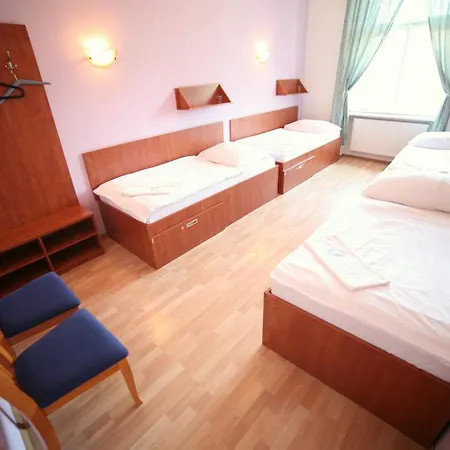 Отель Hotel Leon Прага
