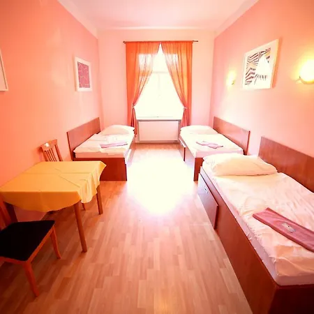 Hotel Leon Отель 3*