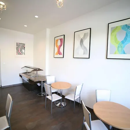 Ξενοδοχείο Leon 3*