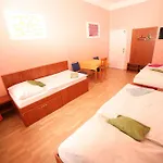 Leon Hotel