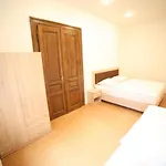 Leon Hotel