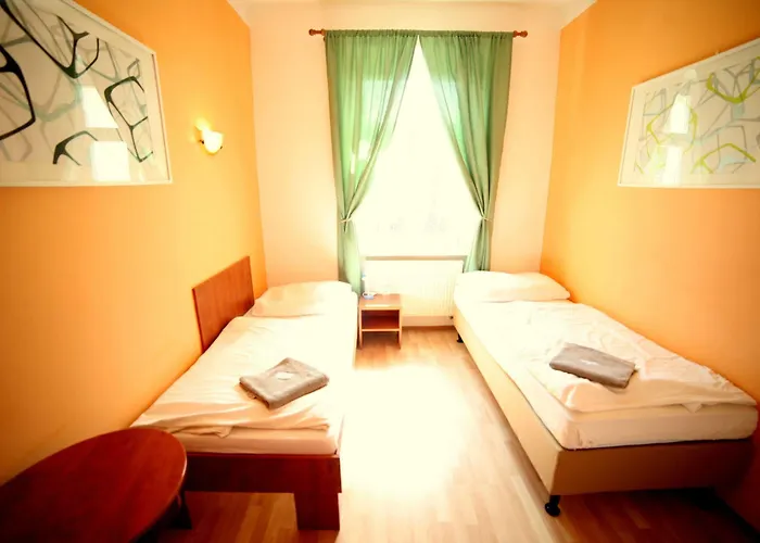 Hotel Leon Отель